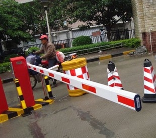 停車場出入口收費(fèi)道閘