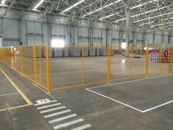 中都物流公司車(chē)間隔離護(hù)欄